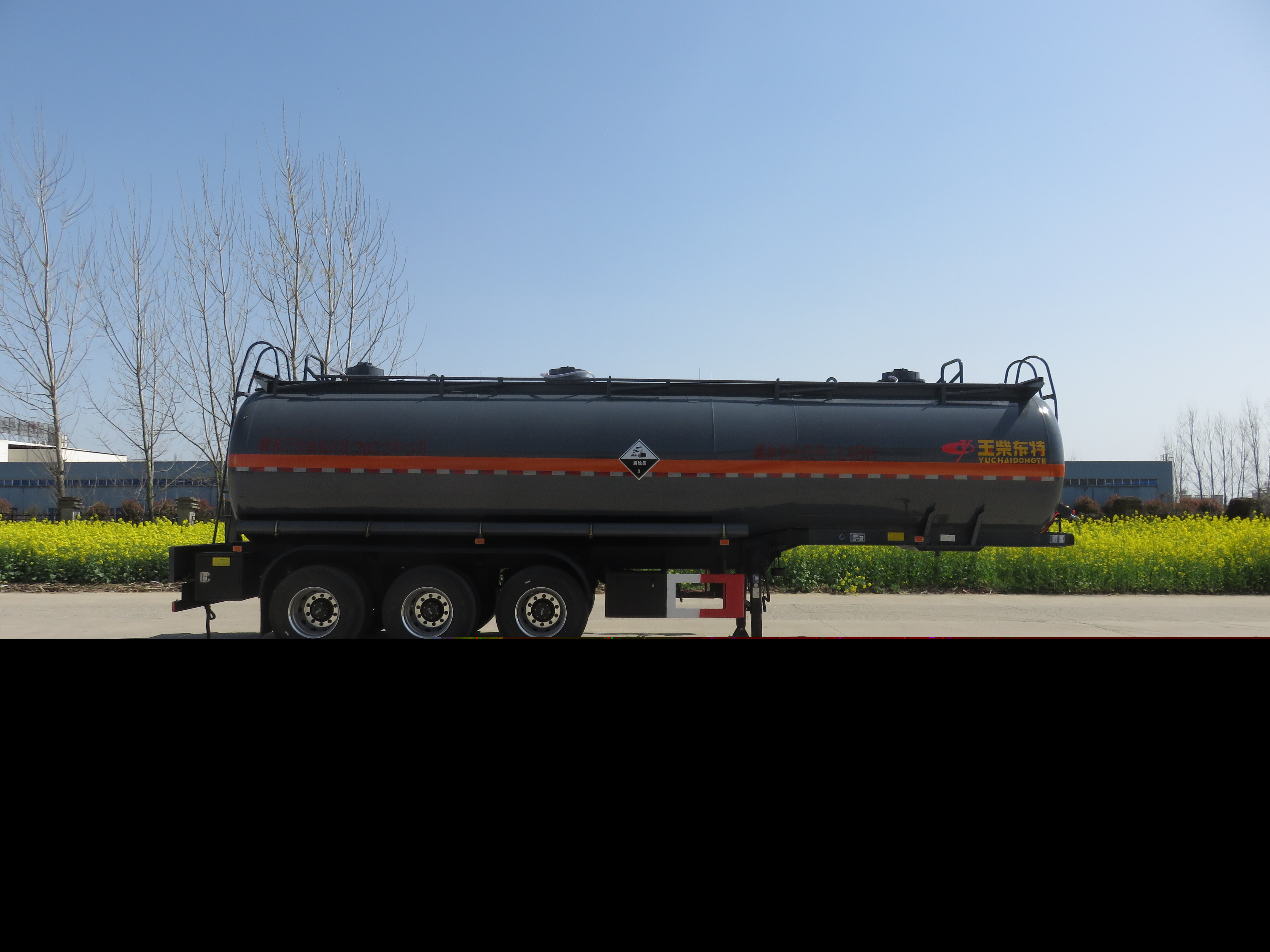 特運(yùn)牌DTA9405GFWD型腐蝕性物品罐式運(yùn)輸半掛車